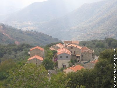 Un village typique en route